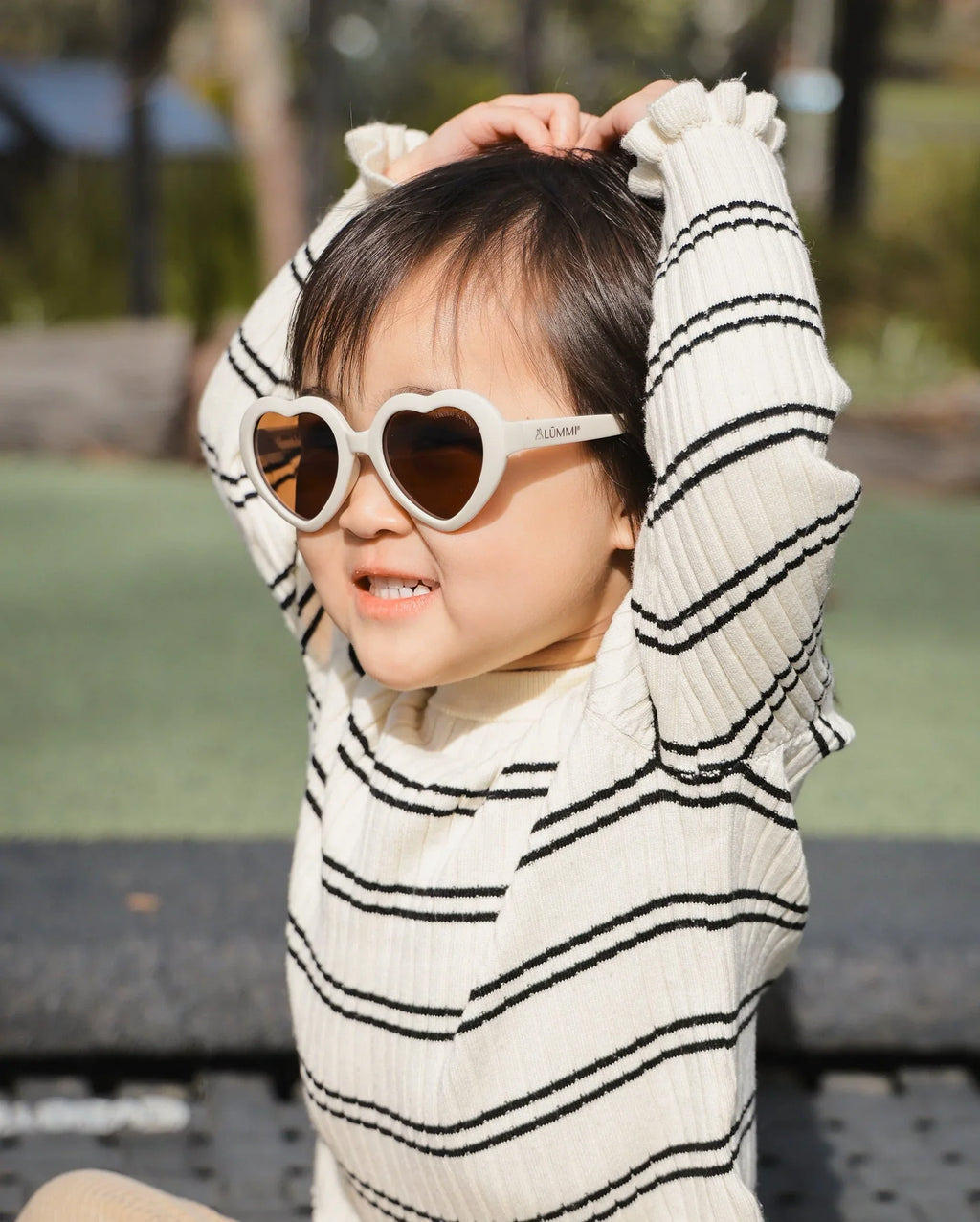 Sunglasses Heart Shape - Vanilla